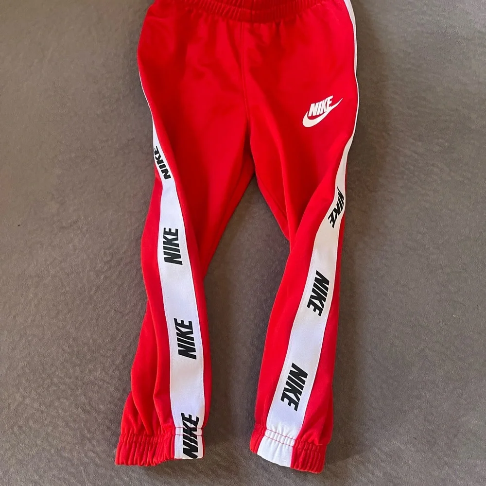 Nike Kids Red Tracksuit Set with White Logo Tape - Picture 7 of 8